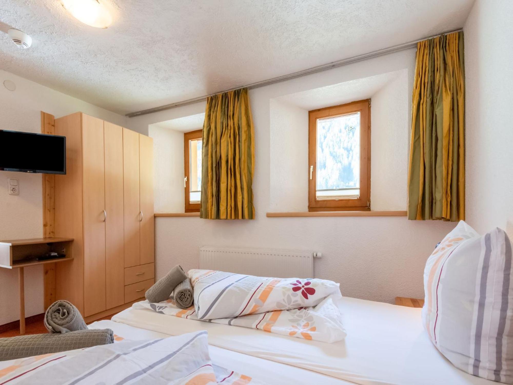 Haus Anna Hotel Langenfeld Bagian luar foto