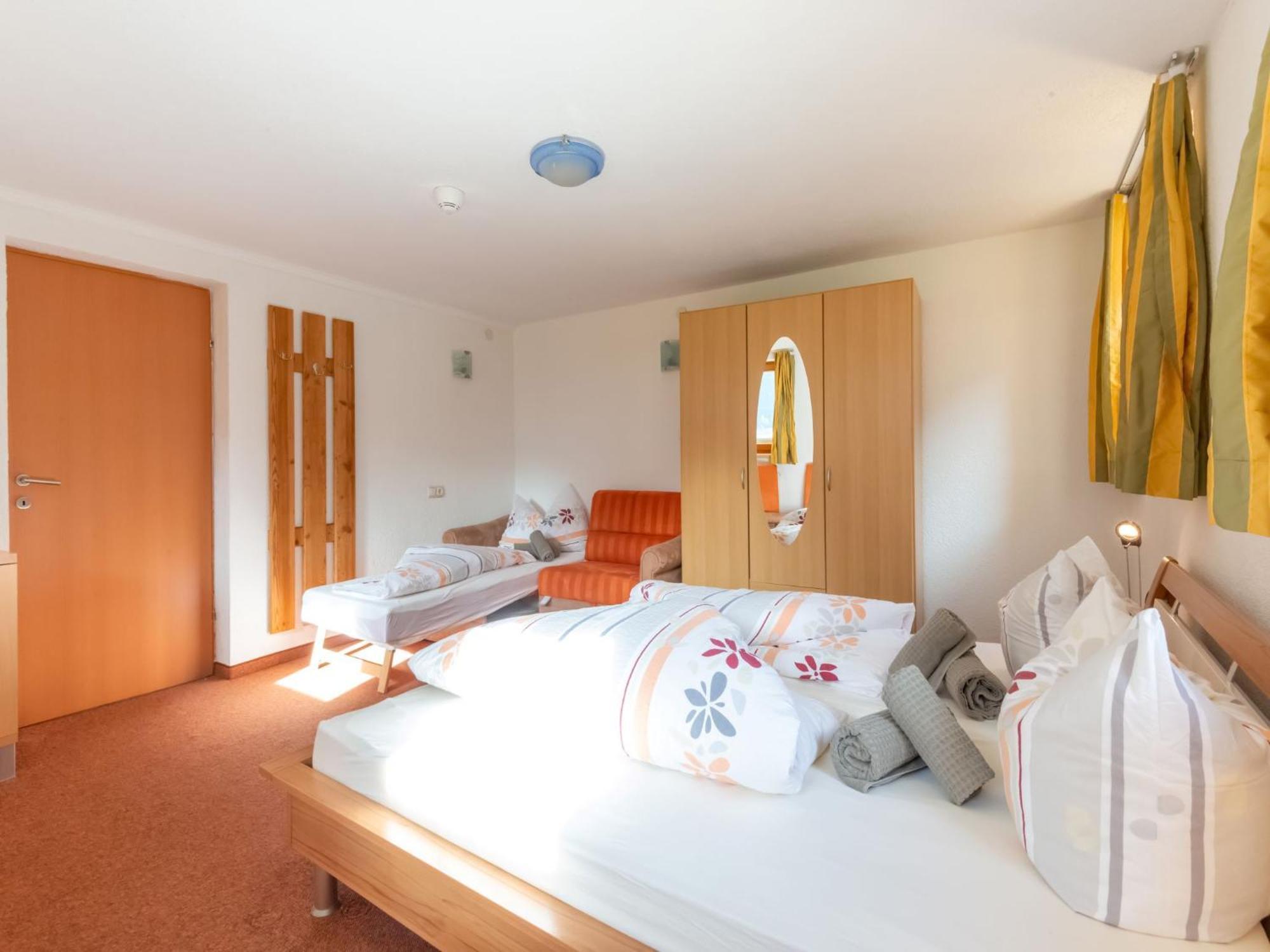 Haus Anna Hotel Langenfeld Bagian luar foto