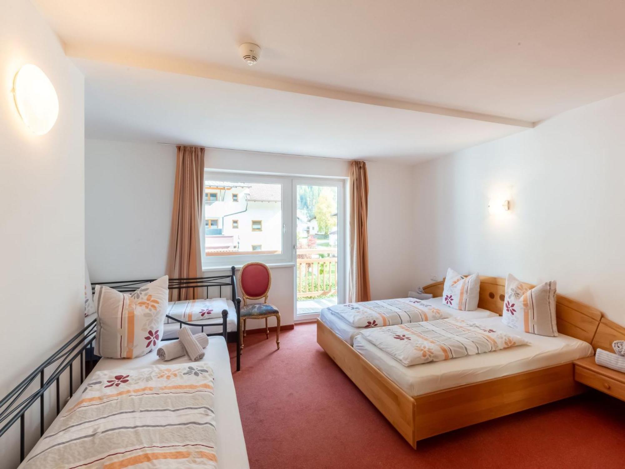Haus Anna Hotel Langenfeld Bagian luar foto