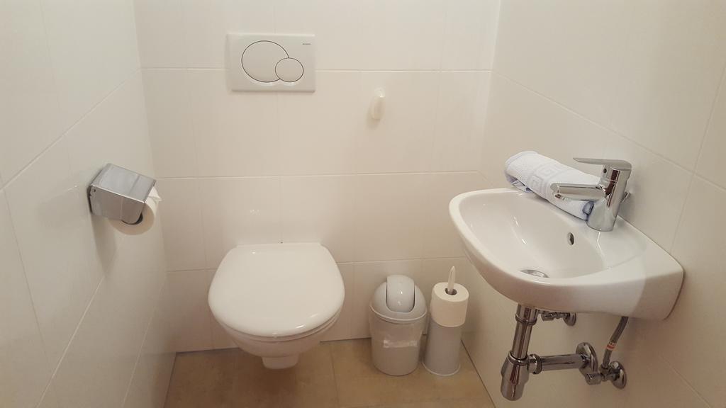 Haus Anna Hotel Langenfeld Bagian luar foto